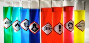 Equipamentos de proteção contra riscos de origem química: entenda as diferenças entre vestimentas do Tipo 4 e Tipo 6